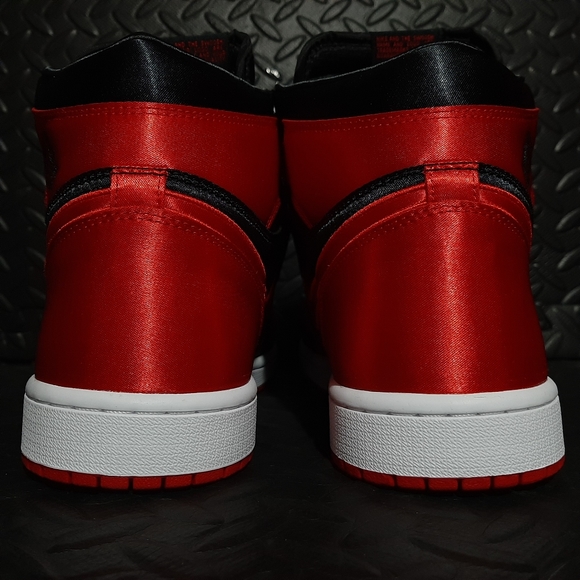 Jordan 1 Retro High OG Satin Bred (Women's) FD4810-061 size 12 - Picture 9 of 12